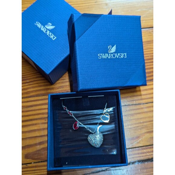 Swarovski Red Crystal Multi Heart Charm Pendant Gold Necklace NIB New 5169393 - Picture 2 of 4